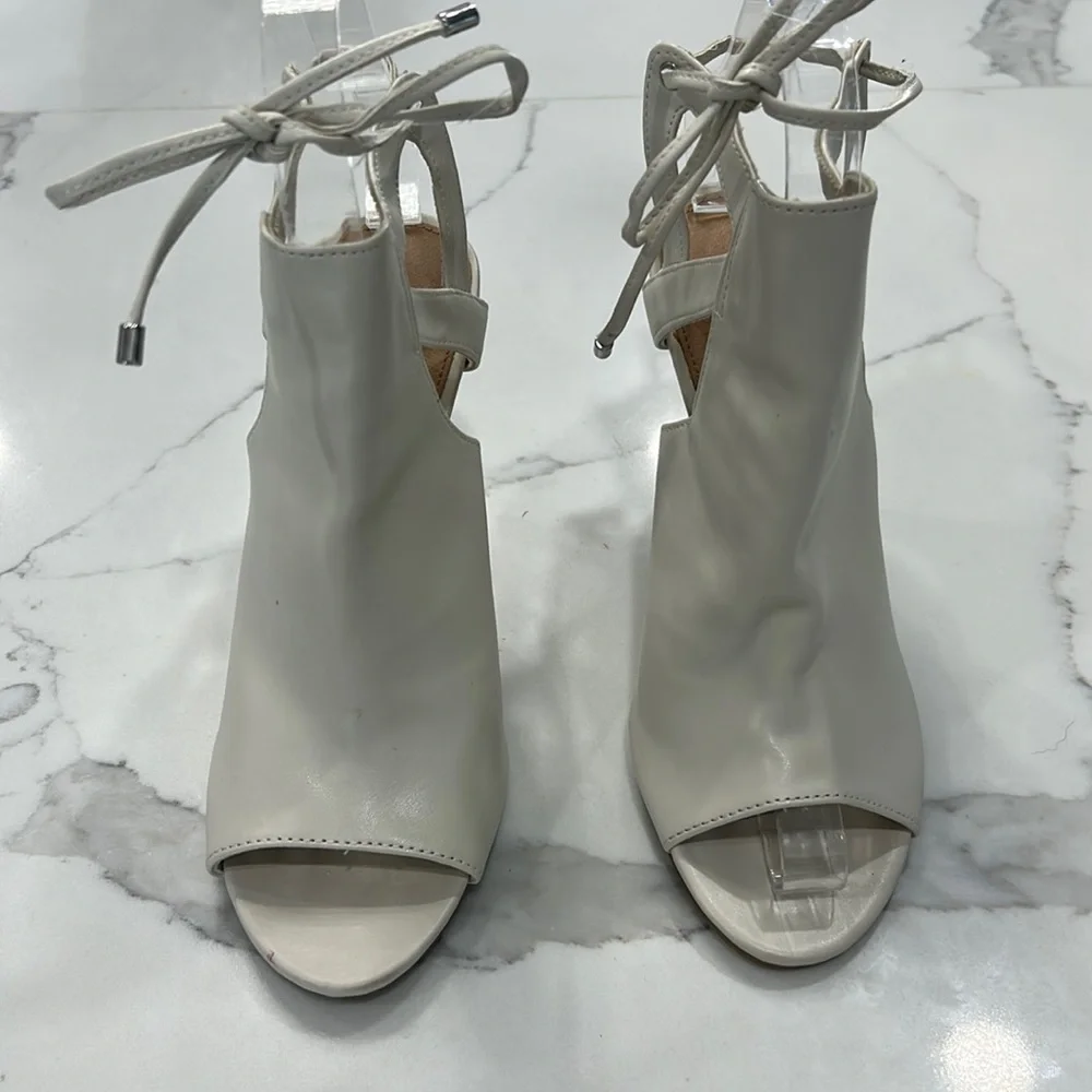 Brash Peekaboo Open Toe Tie Up Heels.‎ Size 5.5